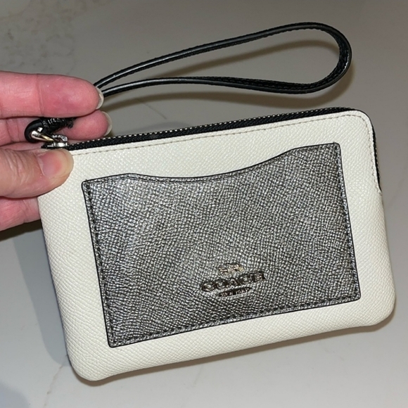 Coach Chalk & Silver Crossgrain Leather Corner Zip Wristlet - Picture 3 of 11